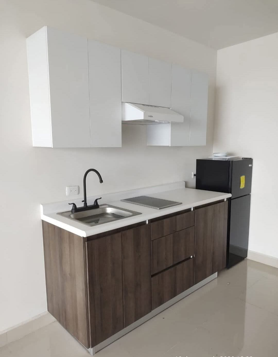 Cocina encubierta de formica marca cover clásica